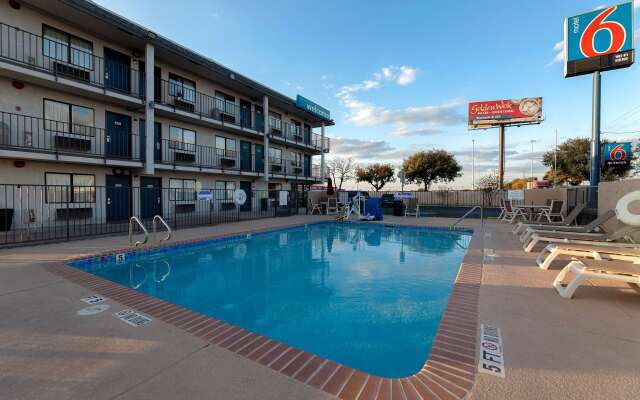 Motel 6 San Antonio, TX - West SeaWorld