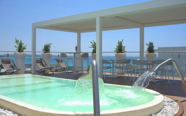 M&F Hotel