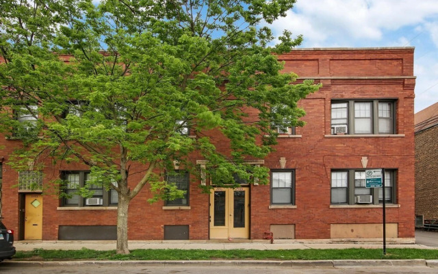 Prime 3BR Apt - Lawndale rep