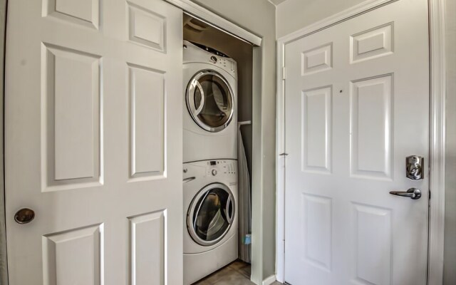 Devonshire #3032 - 2 Br condo by RedAwning