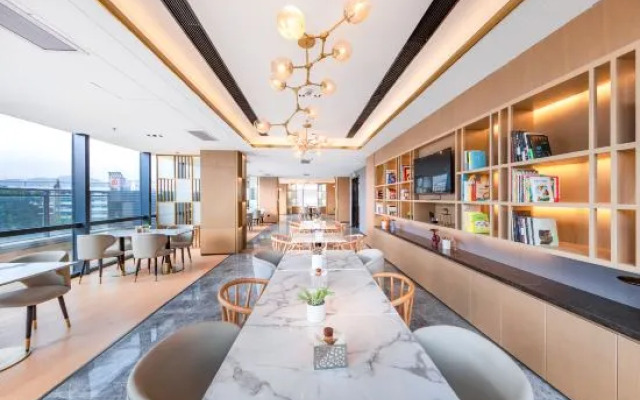 Atour Hotel (Shenzhen Guangming New Town Phoenix City Metro Station)