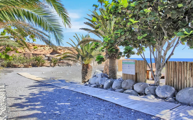 Traditional holiday home in Arico with garden