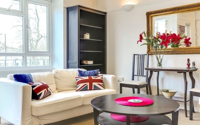 West London 3 bed Home Next to the River!