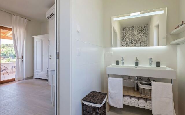 Seaside Villa With Swimming Pool in Funtana