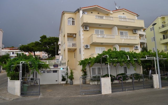 Studio apartment Ivi - big parking and courtyard SA5 Makarska, Riviera Makarska