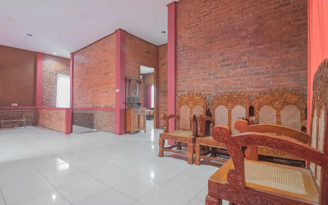 RedDoorz Plus @ Megamendung Puncak Bogor 2