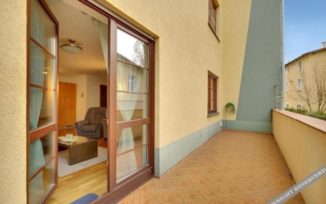 Sunrise Apartments - by the sea