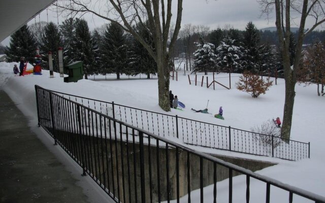 Red Carpet Inn On The Lake