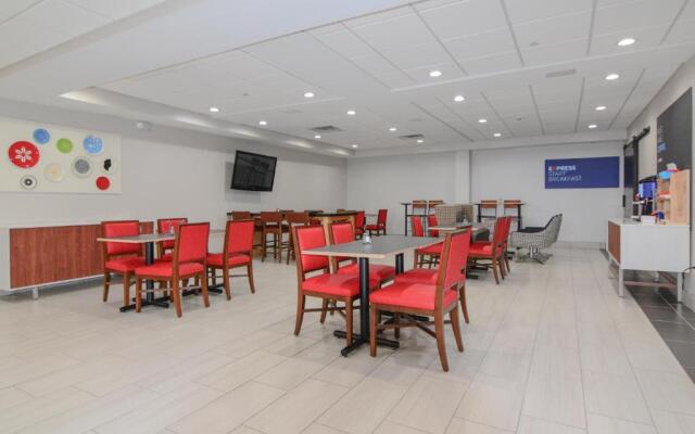 Holiday Inn Express & Suites Indianapolis Northwest by IHG