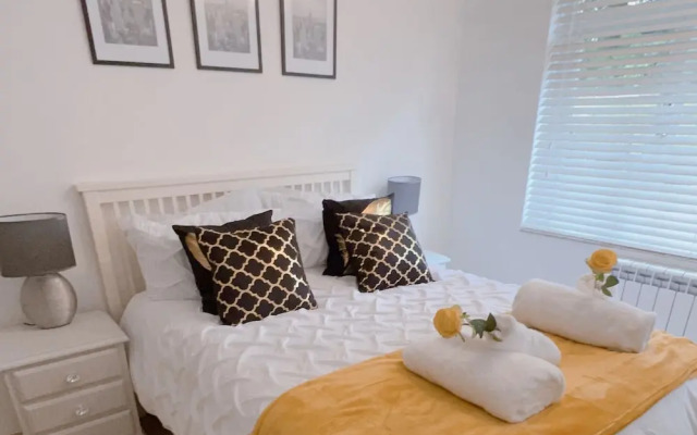 Beautiful 3 Bedroom Apartment in Bournemouth