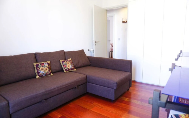 Gulbenkian Terrace Bright Luxury Apt