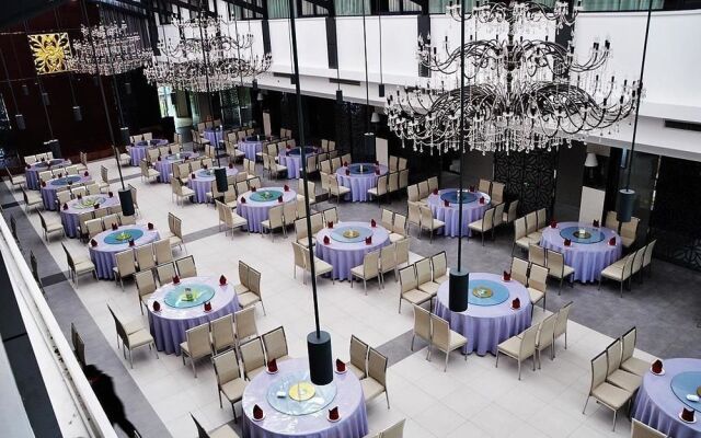 Xiuquanyingyue Hot Spring Garden Hotel
