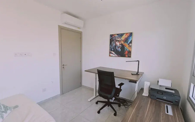 130 LCA -stay Digital Den Apartment