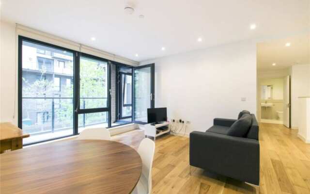 Incredible Newly Built 2 Bedroom Flat near Park