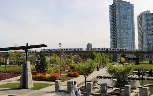 Holiday Inn Express & Suites Surrey by IHG