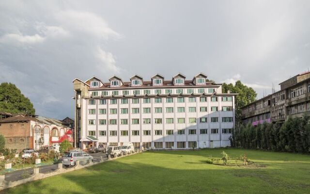 OYO 5174 Hotel Pamposh