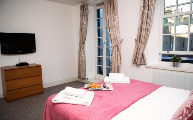Apartment 2, Trafalgar Square (Second Floor)