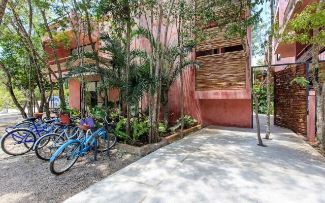 Vibrant Condo in Nature with Pool