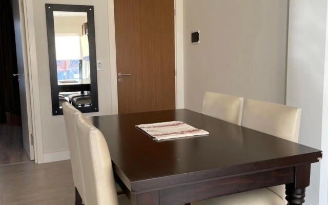 Departamento Moderno - Equipado y Con Cochera Privada