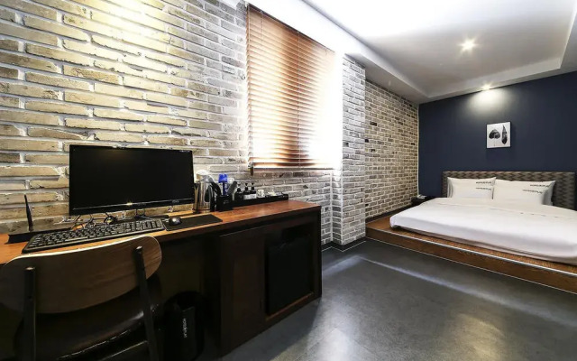 Play Hotel