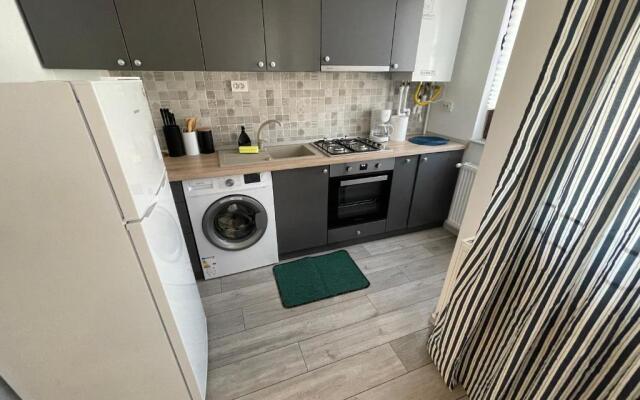 Lazar Towers Studios & Apartments near Palas