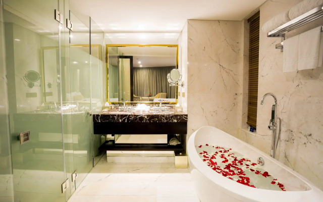 Holiday Beach Hotel Danang