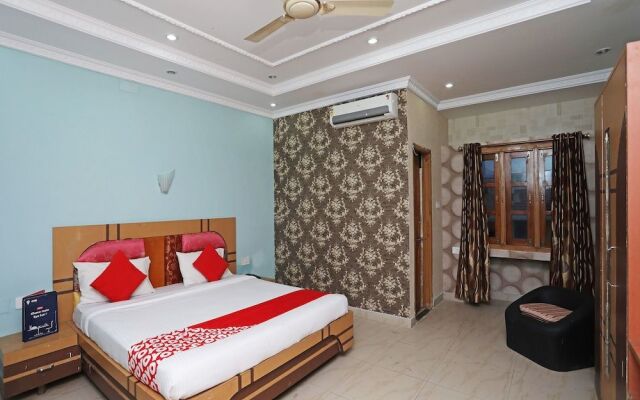 OYO Flagship 12005 Days Inn