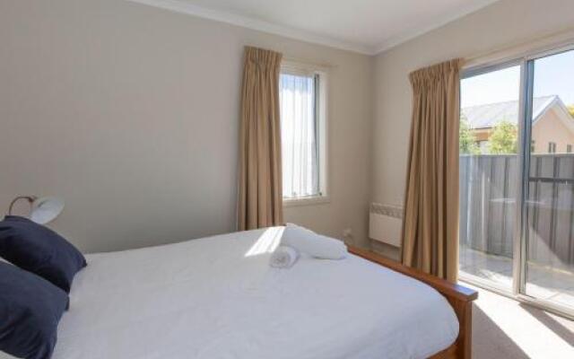 Opus 1/10 Poly Cow Lane