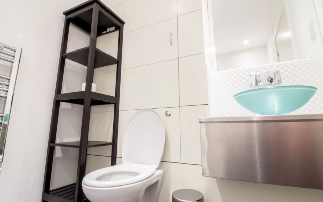 Stunning 3 BR Penthouse Apartment, River View