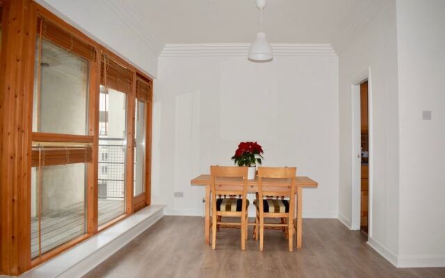 Modern 2 Bedroom Ifsc in Spencer Dock