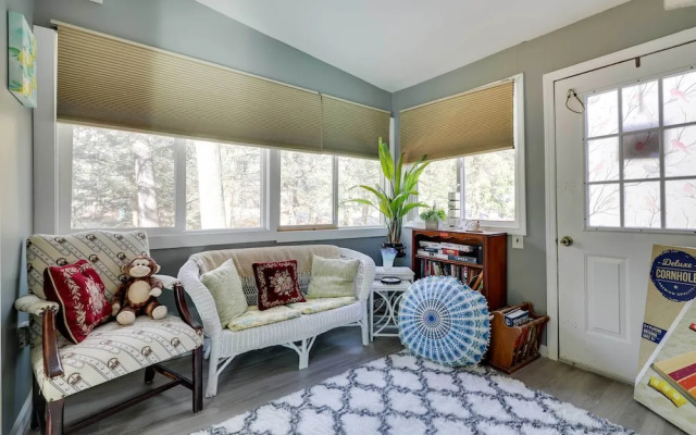 Home w/ Deck & Community Pool in Tobyhanna!