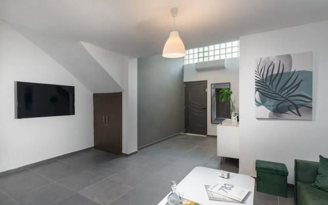 Zen Central Luxury Apartment