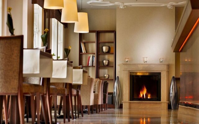 Roset Hotel & Residence