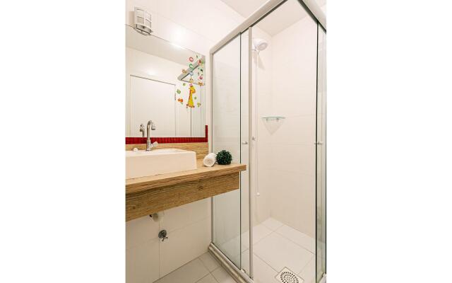 Apto com churrasqueira a 450m do mar RIC205