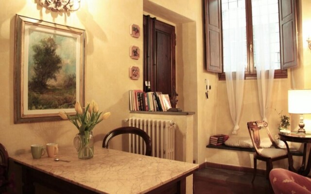 Casa del Vescovo Authentic 1600's apt with Stunning Garden and Rooftop