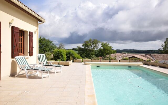 Modern Villa in La Romieu With Swimming Pool