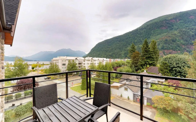 Harrison Lake View Suites