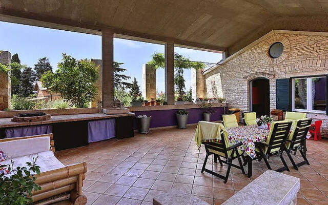 5-room House 300 M2 On 3 Levels - Inh 26452