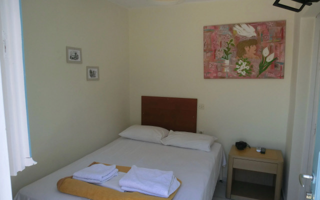 Santorini Camping Rooms