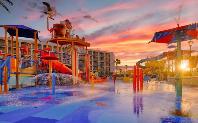 Courtyard by Marriott Anaheim Theme Park Entrance