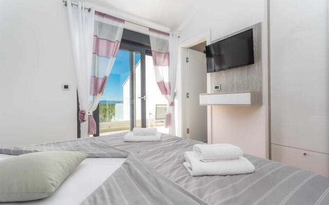 Villa MARIA with heated swimming pool