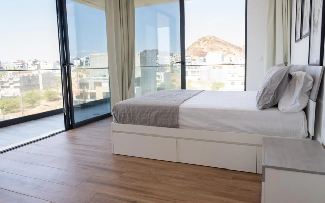 3 bdr aprt, best seaview, rooftop pool - LCGR