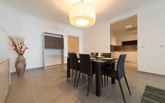 Seafront Luxury Apartment With Pool