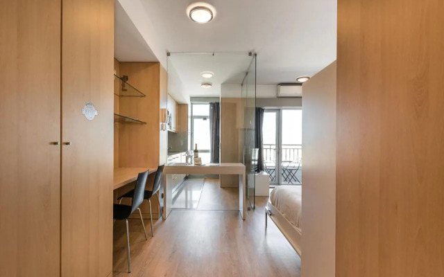 Dragon Stadium Studio w Balcony by LovelyStay