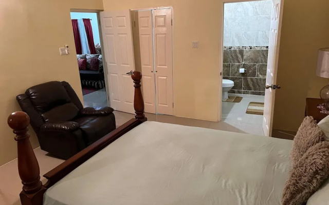 Luxurious 3-bedroom House in Ocho Rios With Private Entrance