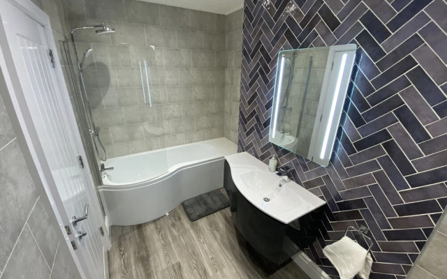 Edward Place Luxury Hot Tub Apartments