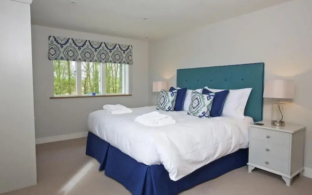 3 the Drive, Hillfield Village
