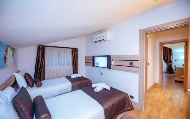 S3 Seahorse Beach Club &