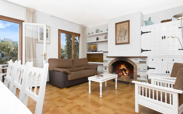 Simply Furnished Apartment With Shared Pool in Llafranc