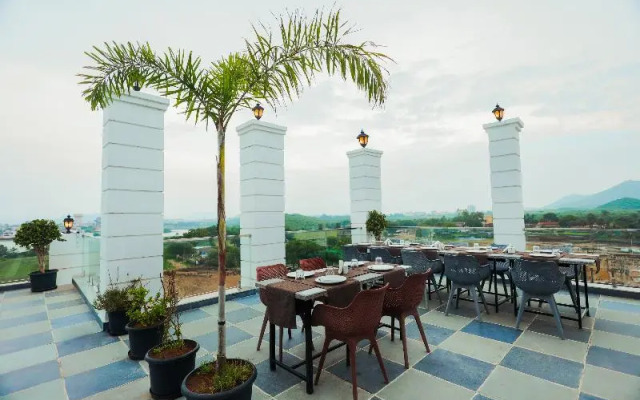 Revaas Lake View Boutique Hotel